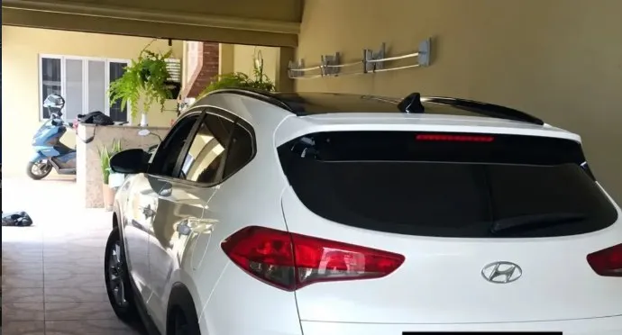 Detalhe da traseira de um SUV branco, foto de cliente em publicação da GV
